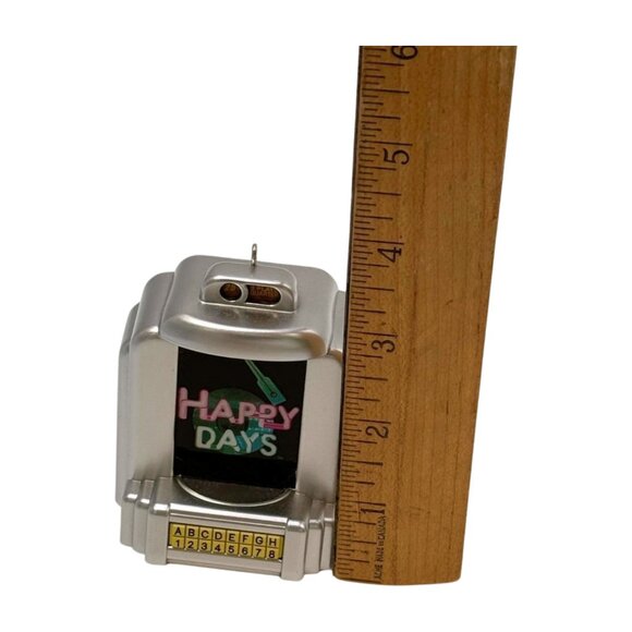 Hallmark Xmas Happy Days Juke Box 2013 Magic Light and Sound Working - Picture 9 of 9